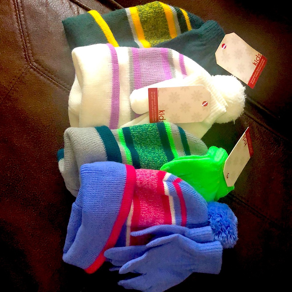 Back to School Sale on knit hat and gloves sets.